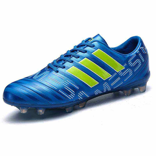 Blue triple stripe label print soccer shoe 01