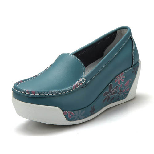 Floral print blue leather slip on platform shoe