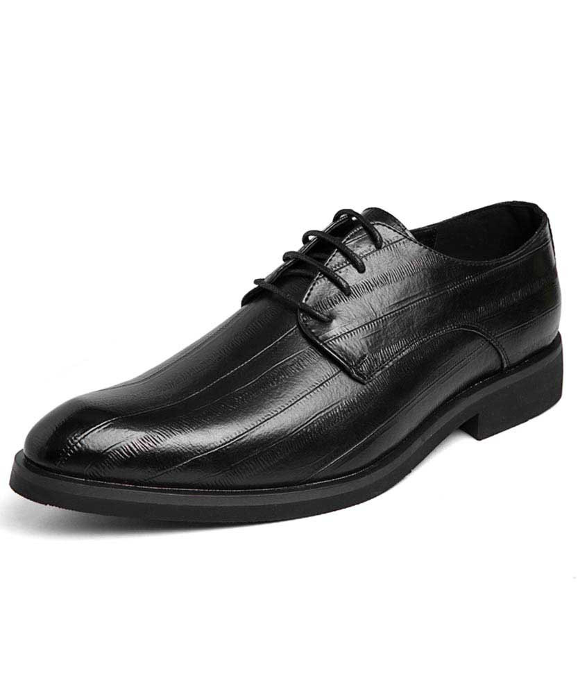 Black leather derby dress shoe with stripe detail