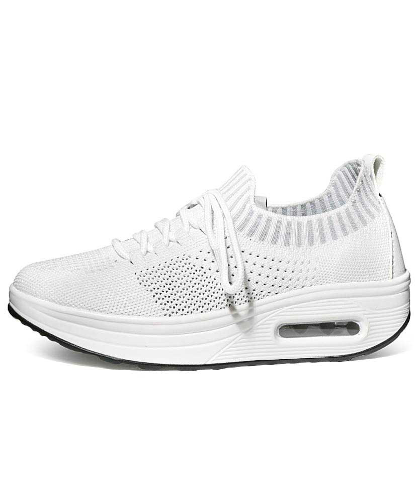 womens white flyknit