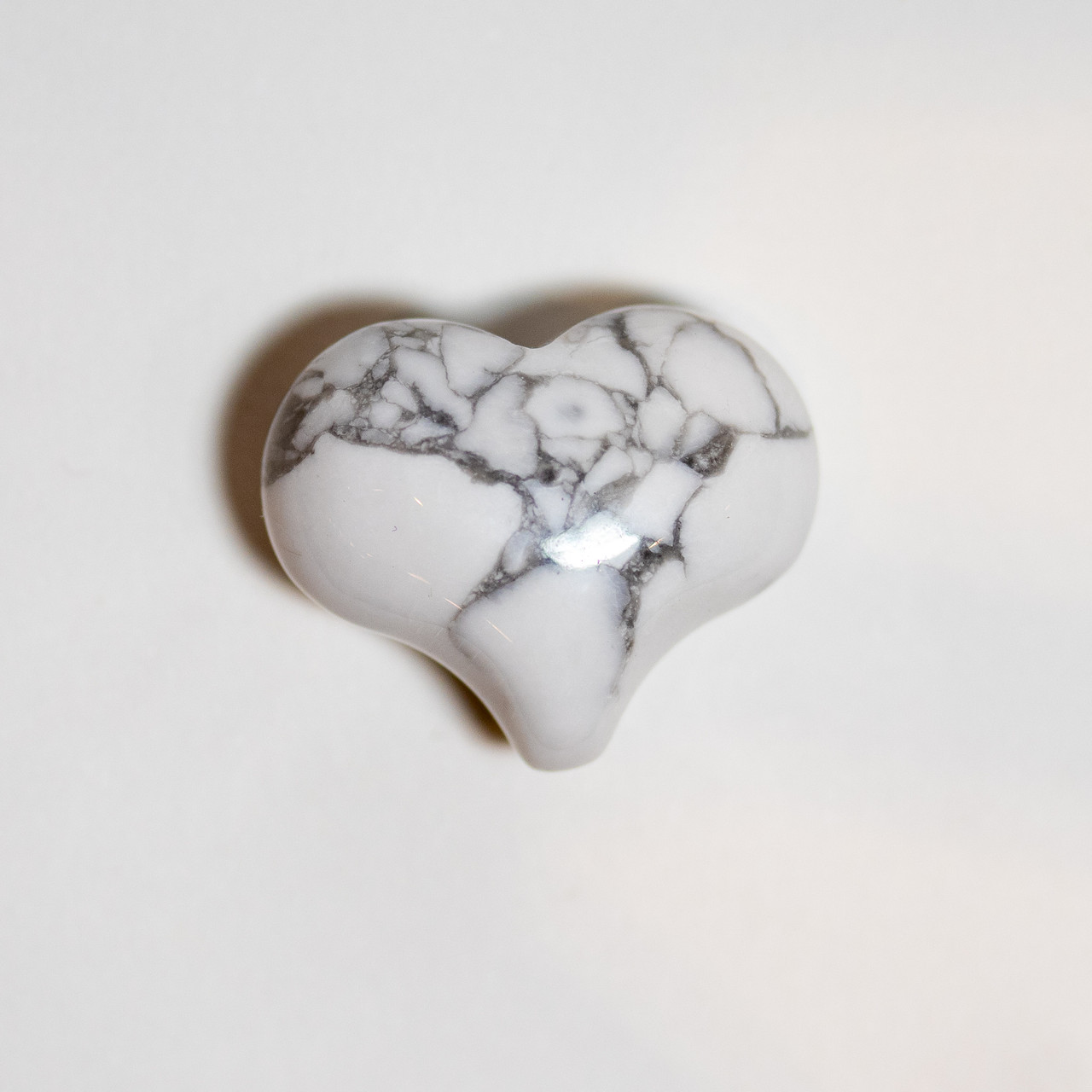 Howlite Heart | Evolution Store