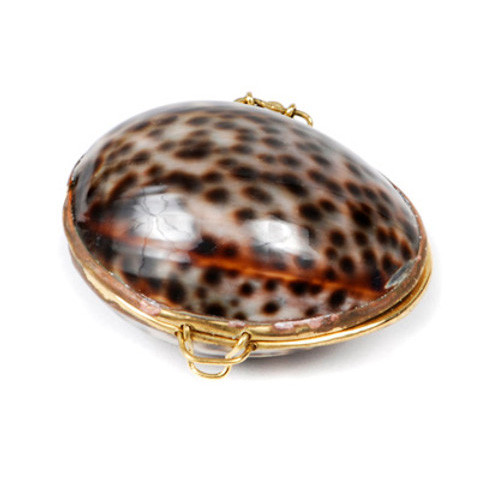Did anyone manage to purchase this shell coin purse? : r/Louisvuitton