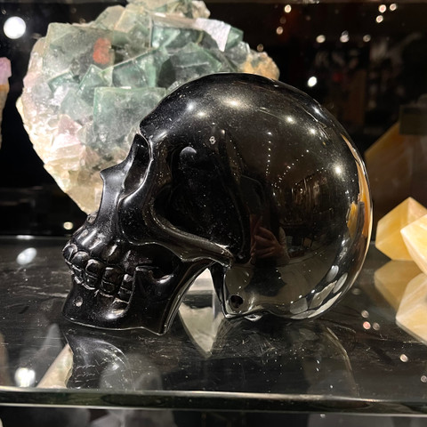 Obsidian - Carved Stone Skull