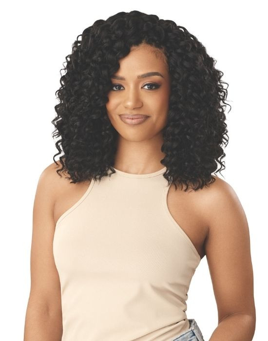Woman wearing Outre X-Pression Twisted Up - LuLu Wandcurl