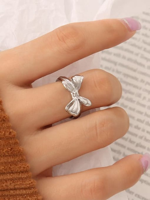 Little Bow Ring: Silver: As Seen On E! News! LAST ONE!