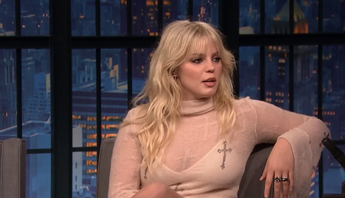 Toggle Ring: Gold Or Silver: As Seen On Singer/Actor Renee Rapp!