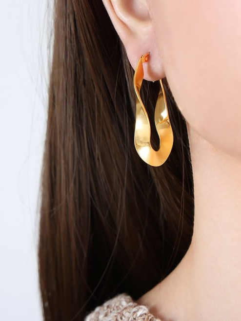 Metal Ribbon Swingback Hoops: Gold Or Silver