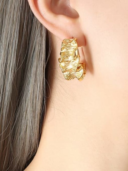 Wavy Abstract Hoops: Gold 
