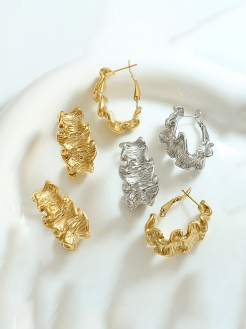Wavy Abstract Hoops: Gold 
