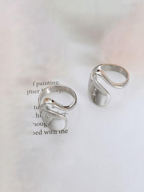 Curve Around Ring: Gold Or Silver