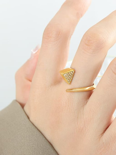 Curved Triangle Ring: Gold: Last one in gold!