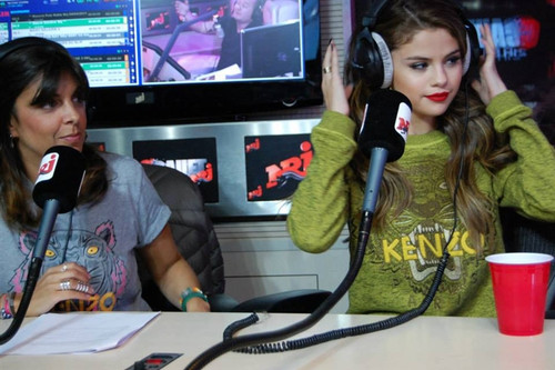 SINGLE Cigar Band Ring : GOLD Seen on Today Show, Selena Gomez & JaNae Collins!!