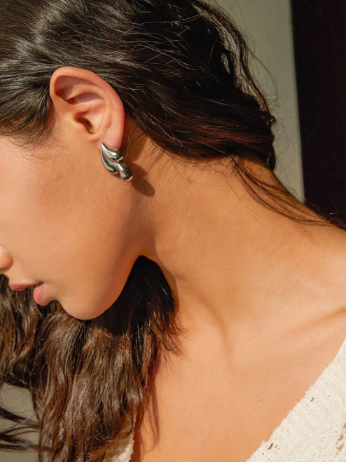 Little Curves Earrings: Gold Or Silver