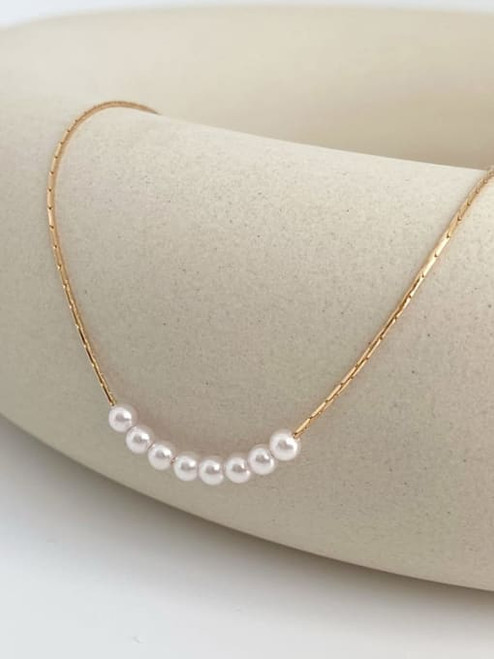 Minimalist Pearls Necklace: Last ones!