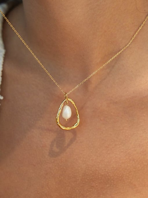 Hammered Pendant With Pearl Necklace: LAST ONES!