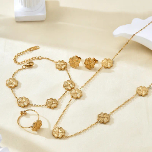 Four Leaf Clover Necklace: LAST ONE!