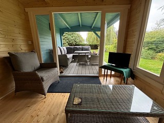 Top Tips for Painting Your Cabin After Installation