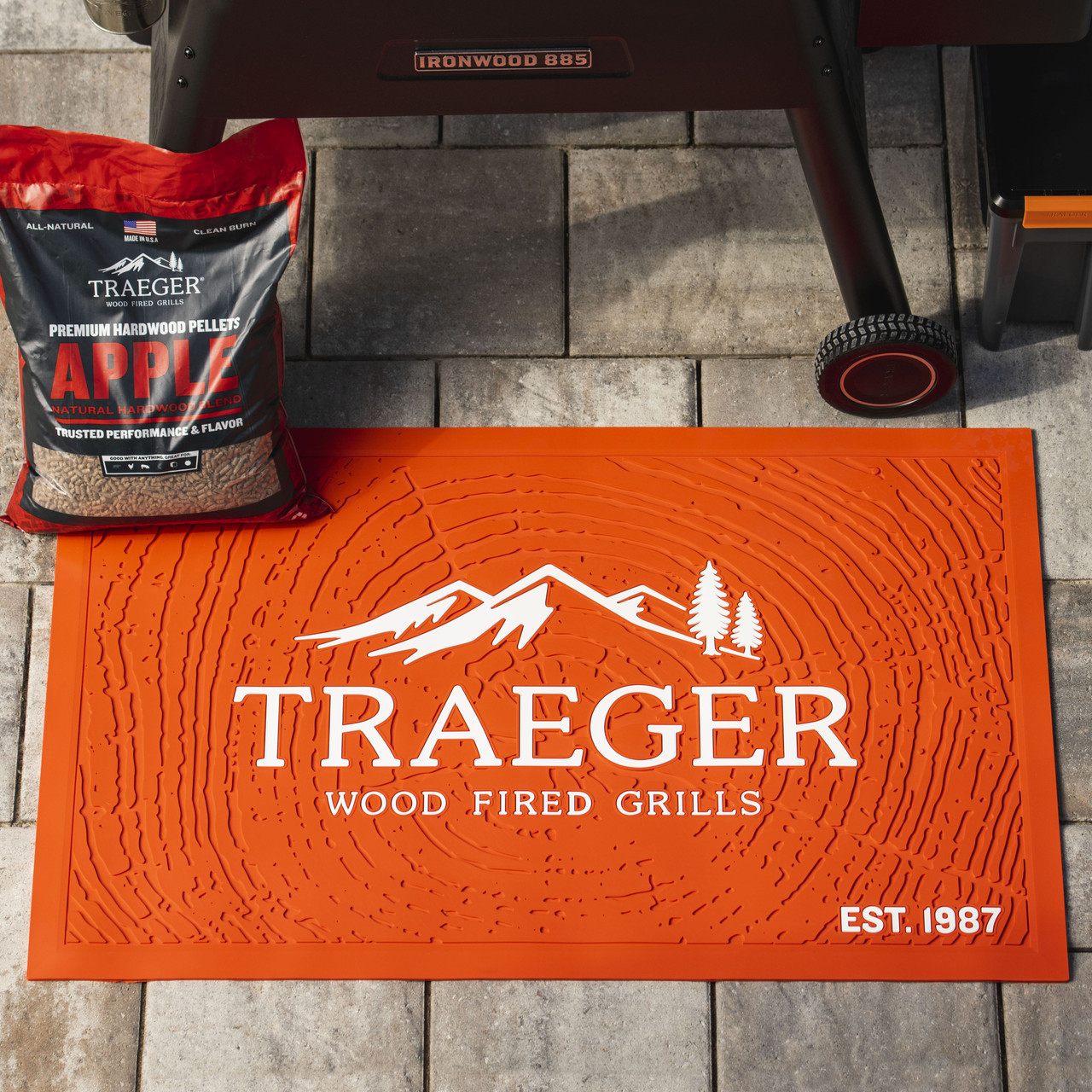 TRAEGER ORANGE GRILL MAT