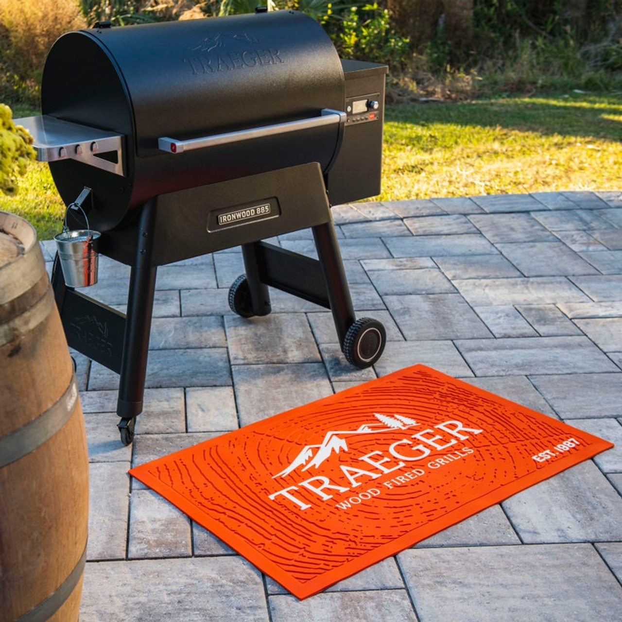 TRAEGER BAC636 LOGO ORANGE MAT FORMERLY PMT054 Deck out your grill space  and show off your Traeger pride with our Grill Mat. The durable PVC  material is built to take a beating