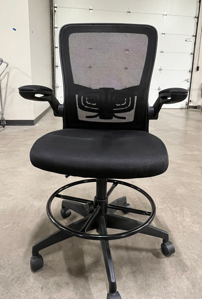 Black Office Chair (Mesh Back/Cushioned Seat)