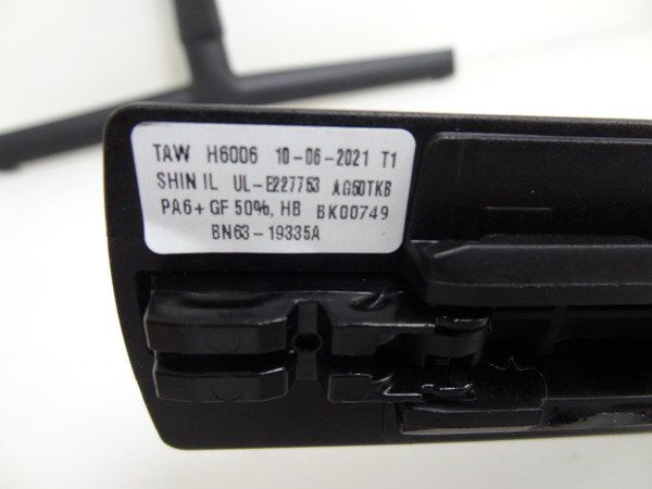 Samsung QN85Q60AAFXZA Stand Legs