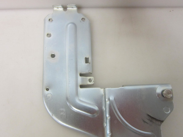 LG LSDF9962ST/00 Dishwasher Door Hinge Support Bracket - Right 4775ED3004A