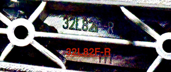 Pre-Owned Toshiba 32L310U20 32L82F-L/R(306J9880100/306J9880200) Legs w/Screws