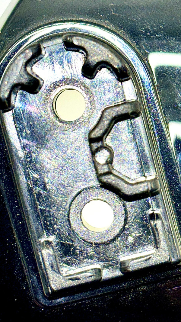 Pre-Owned Sharp LC50Q7000U 222721 Legs w/Screws