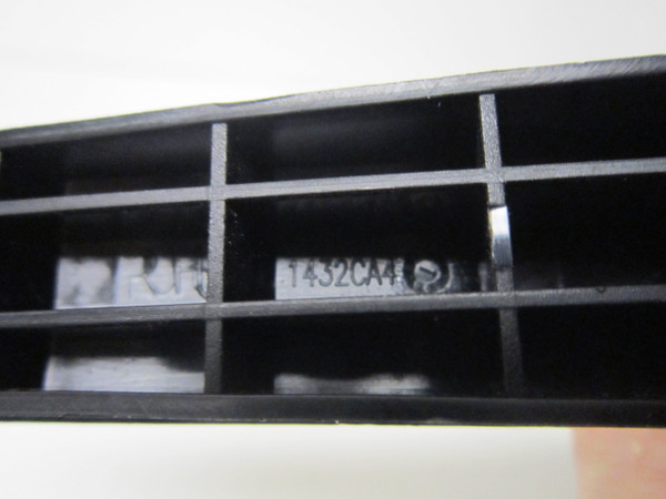 Avera 32AER10 Pedestal Stand 1432CA4