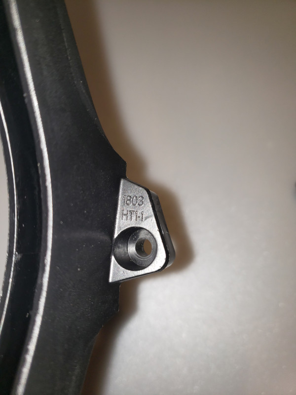 Hisense 50R6E3 58R6E3 55H6570 58H6870 50R6E4 50A6GX3 Stand Legs W/Screws