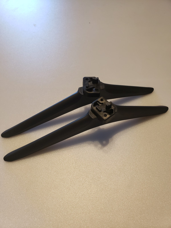 Hisense 65R6E3 65R6090G 65H6570G 65U6GR5 Stand Legs W/Screws