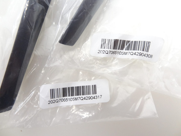 Pre-Owned Roku 75R4A5R, 75R4AX LD7065-WJ30-01 Legs w/Screws