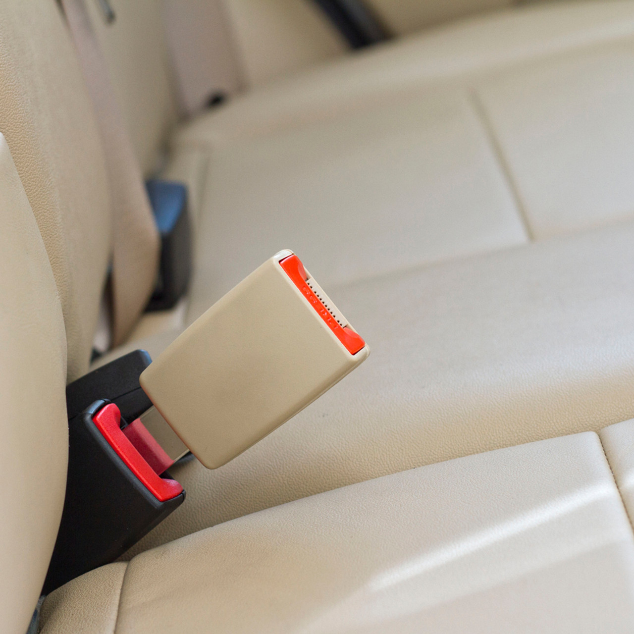 Seat belt extender booster seat clearance