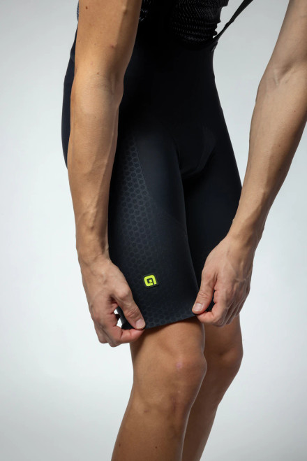 ALE' Hammer 2.0 R-EV1 8H Pad Black Bib Shorts Close Up ALE' Hammer 2.0 R-EV1 8H Pad Black Bib Shorts Close Up