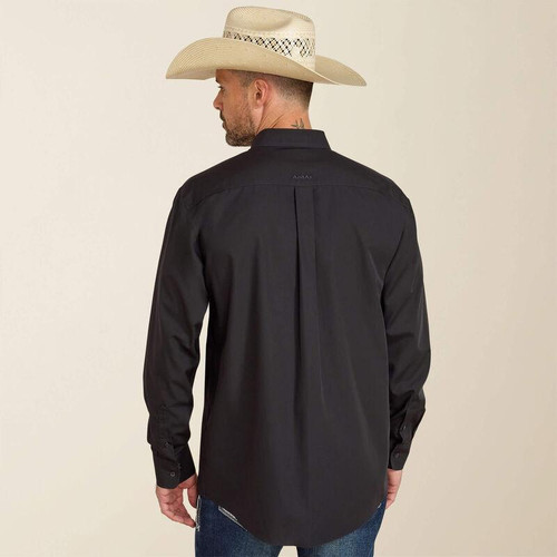 ARIAT Ariat Men's Black Wrinkle Free Solid Classic Fit Tall Shirt 