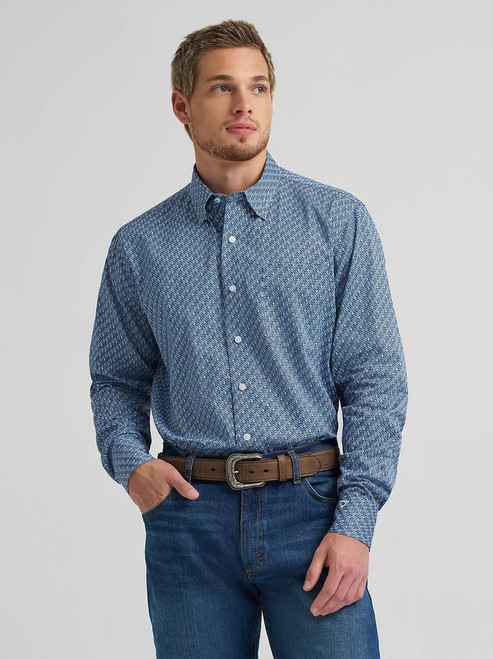 Men's Wrangler Cody Johnson Button Down Shirt In Blue Folds