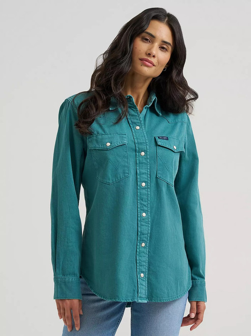 Women's Wrangler Colorwash Iconic Snap Shirt In Turquoise