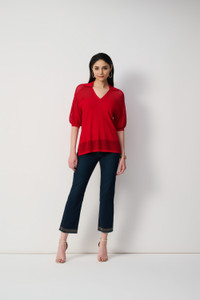 These Joseph Ribkoff classic straight leg soft stretch denim pants are not your ordinary jeans. Feminine detailing at the bottom leg as well as a frayed hem create an original look that will elevate any casual outfit.