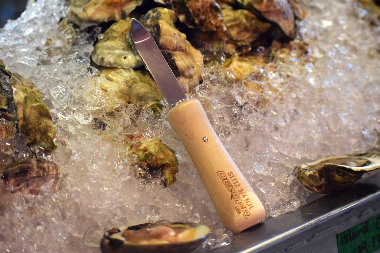 S1712 3/4NH 2 3/8 inch Traditional® New Haven pattern Oyster knife