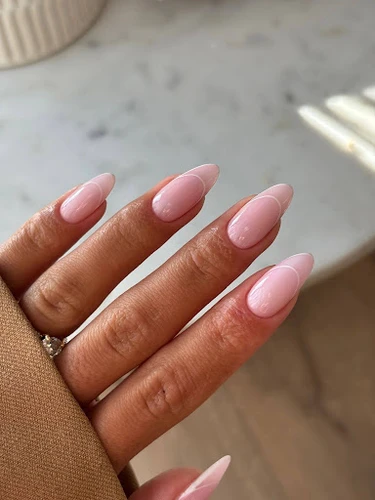 When Your Go-To Brand Changes: Finding the Right Professional Gel Polish Alternatives With Consistent Formulas
