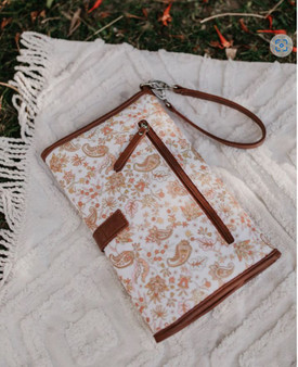 Change/mat clutch peach paisley tan