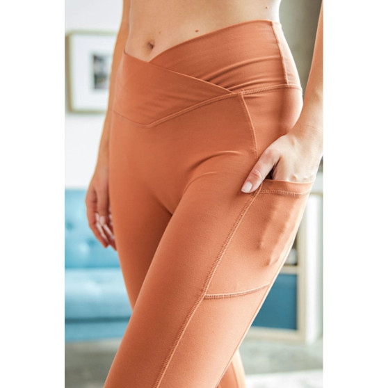 V WAIST CAPRI LENGTH LEGGINGS