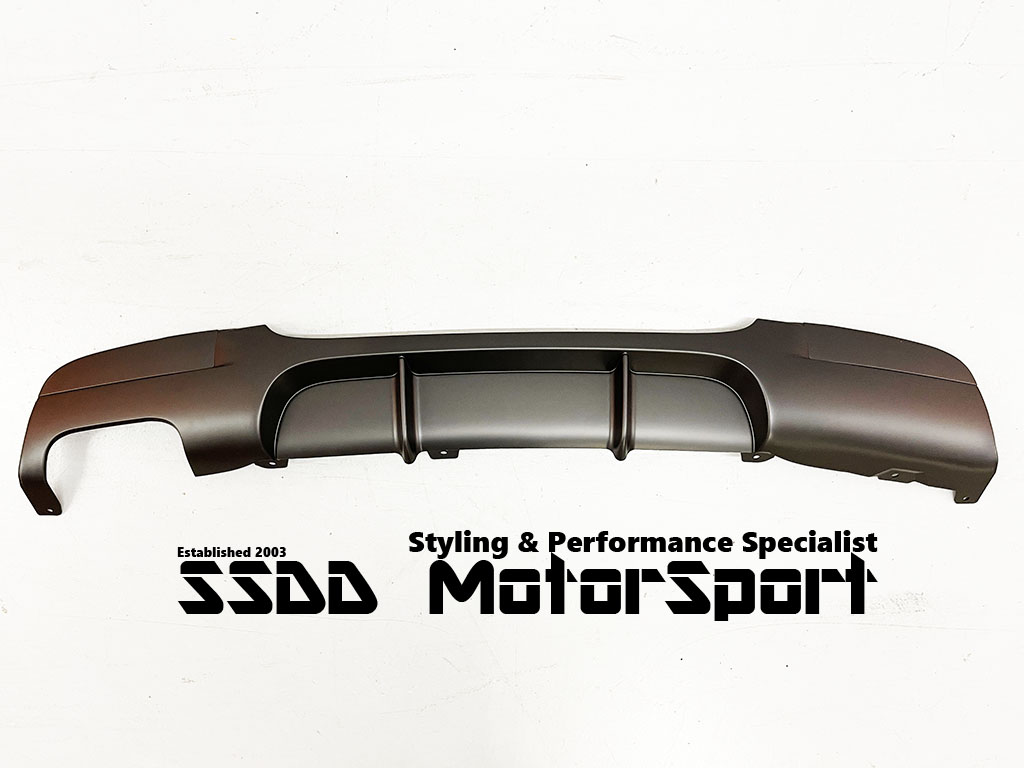 bmw-e90-e91-performance-look-black-finned-diffuser-twin-exhaust-320-325-330.jpg