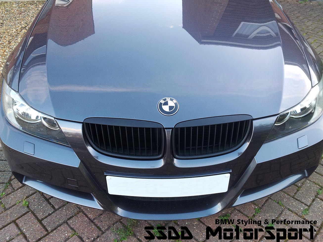 bmw-e90-e91-pre-lci-matt-black-kidney-grilles-2.jpg