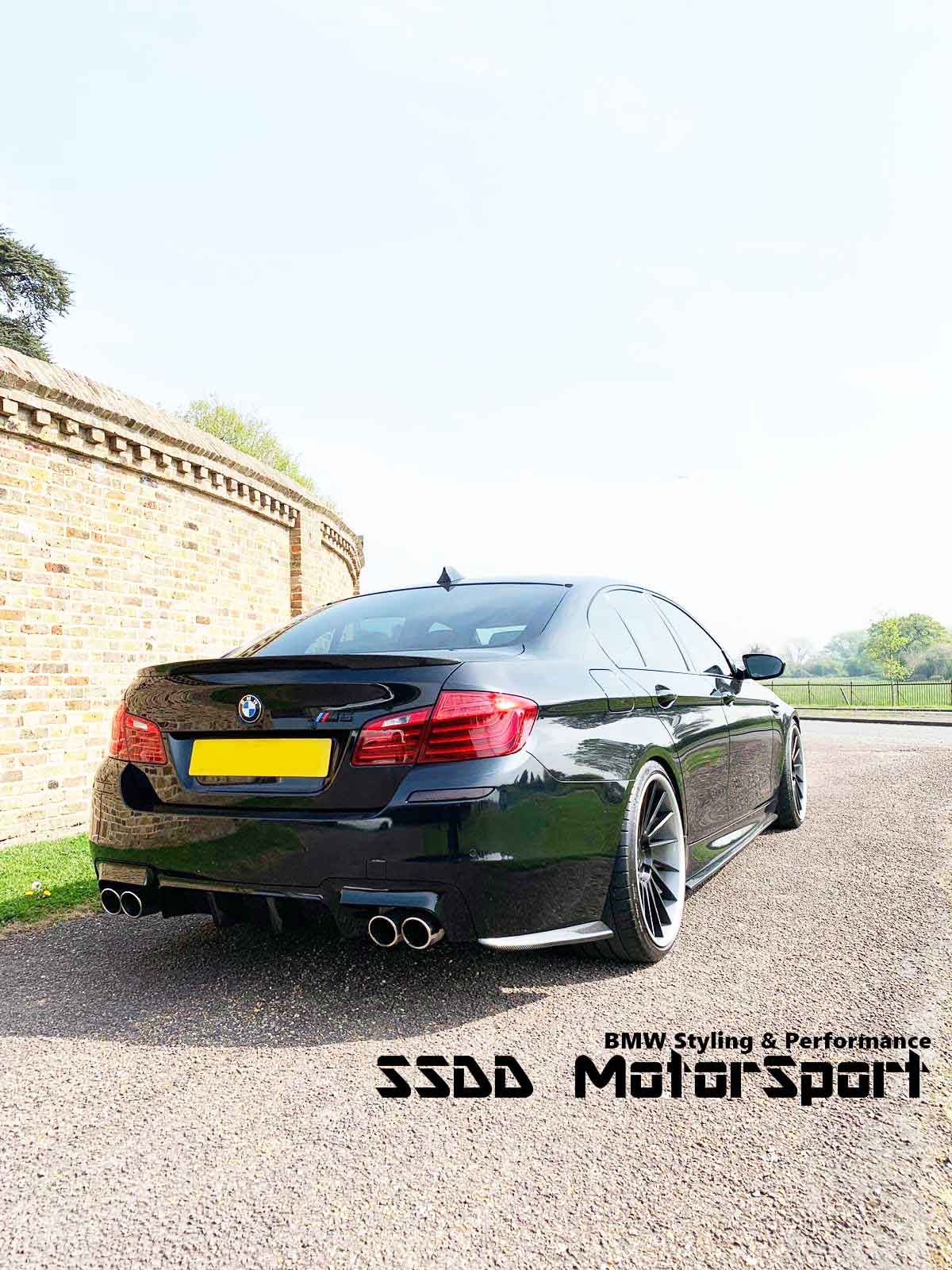 bmw-f10-f11-msport-m5-carbon-fibre-side-skirts-blades-extensions-ssdd.jpg