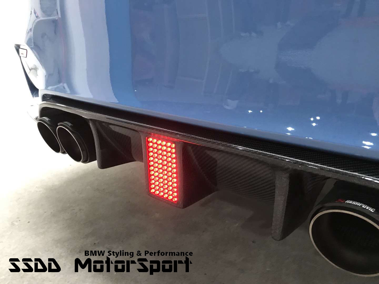 bmw-f80-m3-f82-m4-led-kohlenstoff-style-rear-diffuser-product-installed-3.jpg