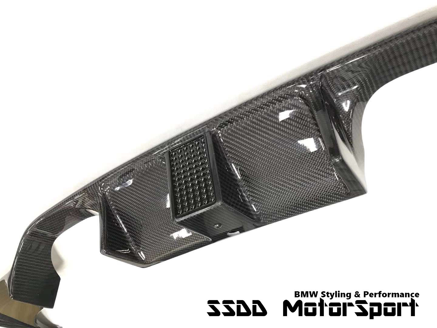 bmw-f80-m3-f82-m4-led-kohlenstoff-style-rear-diffuser-product.jpg