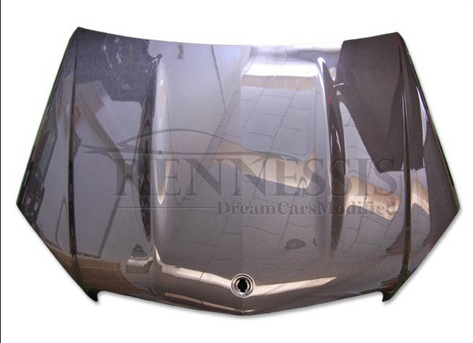 c63-amg-08-11-w204-before-facelift-carbon-fibre-bonnet-4.jpg