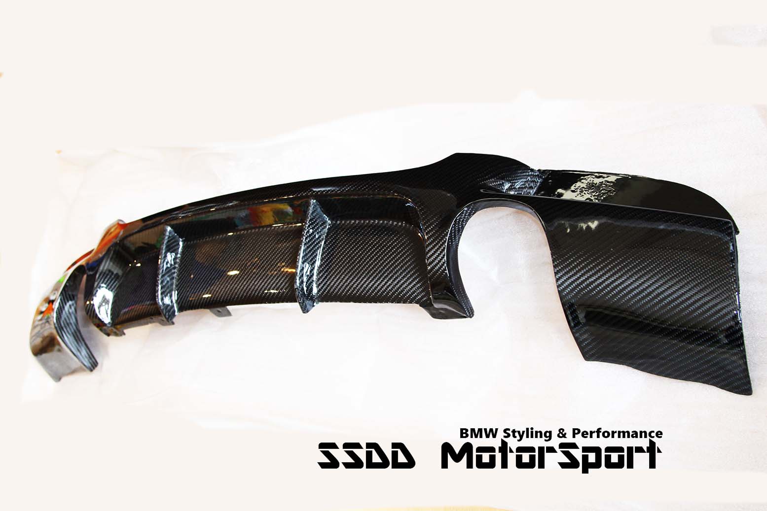 e92-e93-full-carbon-fibre-performance-finned-diffuser.jpg