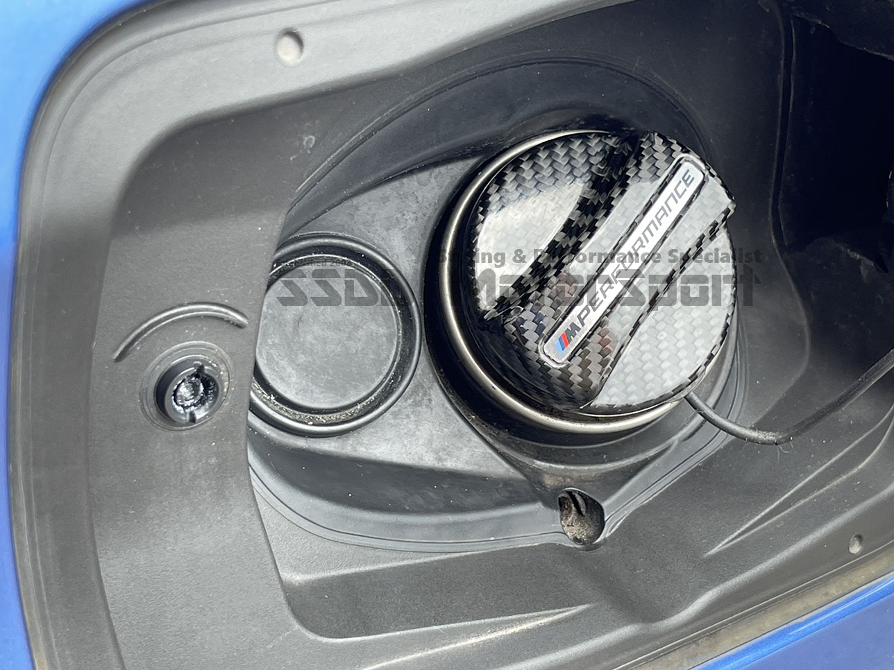 M Performance fuel filler cap carbon fibre